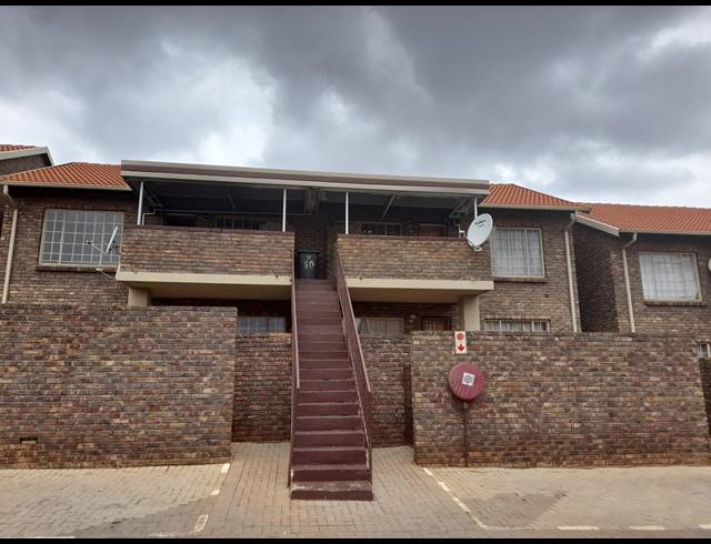 2 BEDROOM TOWNHOUSE FOR SALE IN PHILIP NEL PARK